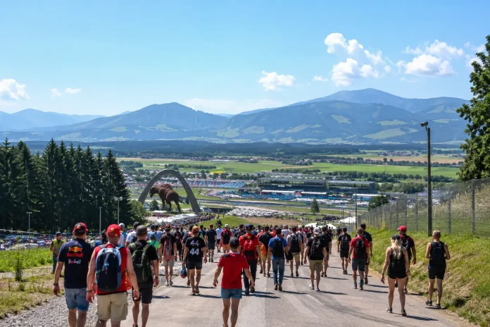 Formel 1 på tv 26–28 juni 2026: tider, kanal och stream för Österrikes GP. Se kval, race och alla pass på Viaplay/V Sport Motor.