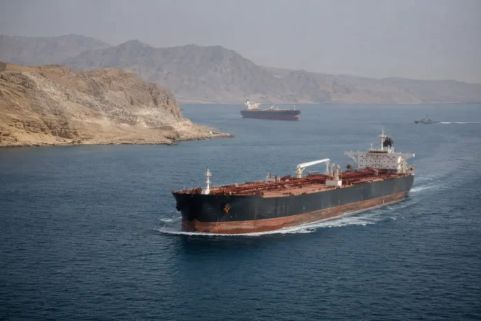 Trump tvärvänder om Hormuz