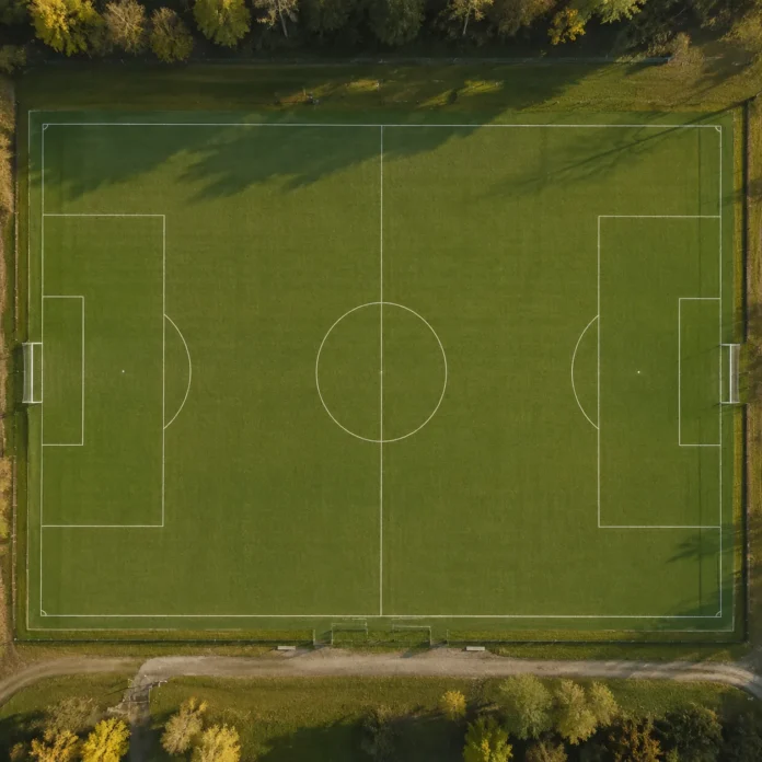 hur långt springer en fotbollsspelare per match